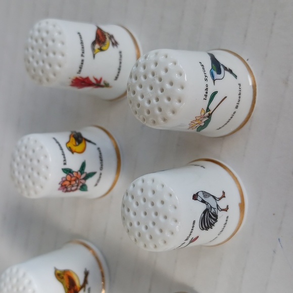 Set of 8 vintage State Thimbles all different includes motto, bird, & flower - Picture 5 of 6